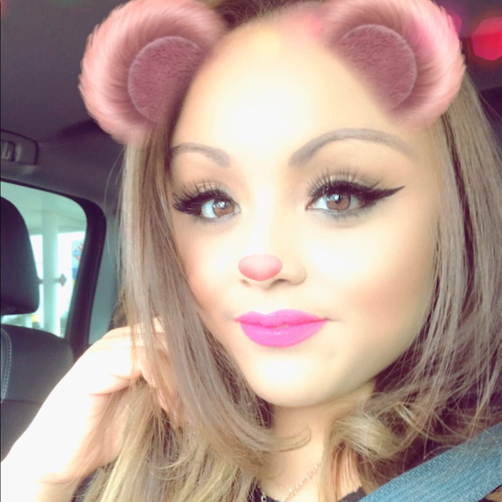 Meet your Posher, Crystal